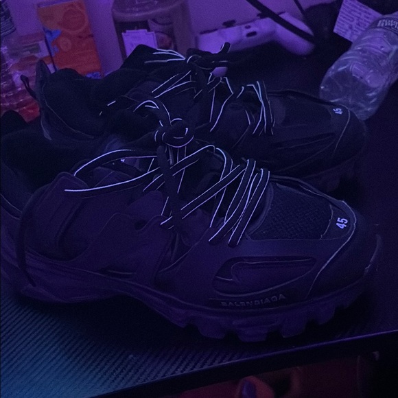 Balenciaga Black Athletic Shoes with Chunky Design - Picture 1 of 3